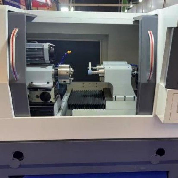 Máquina retificadora de furo interno CNC